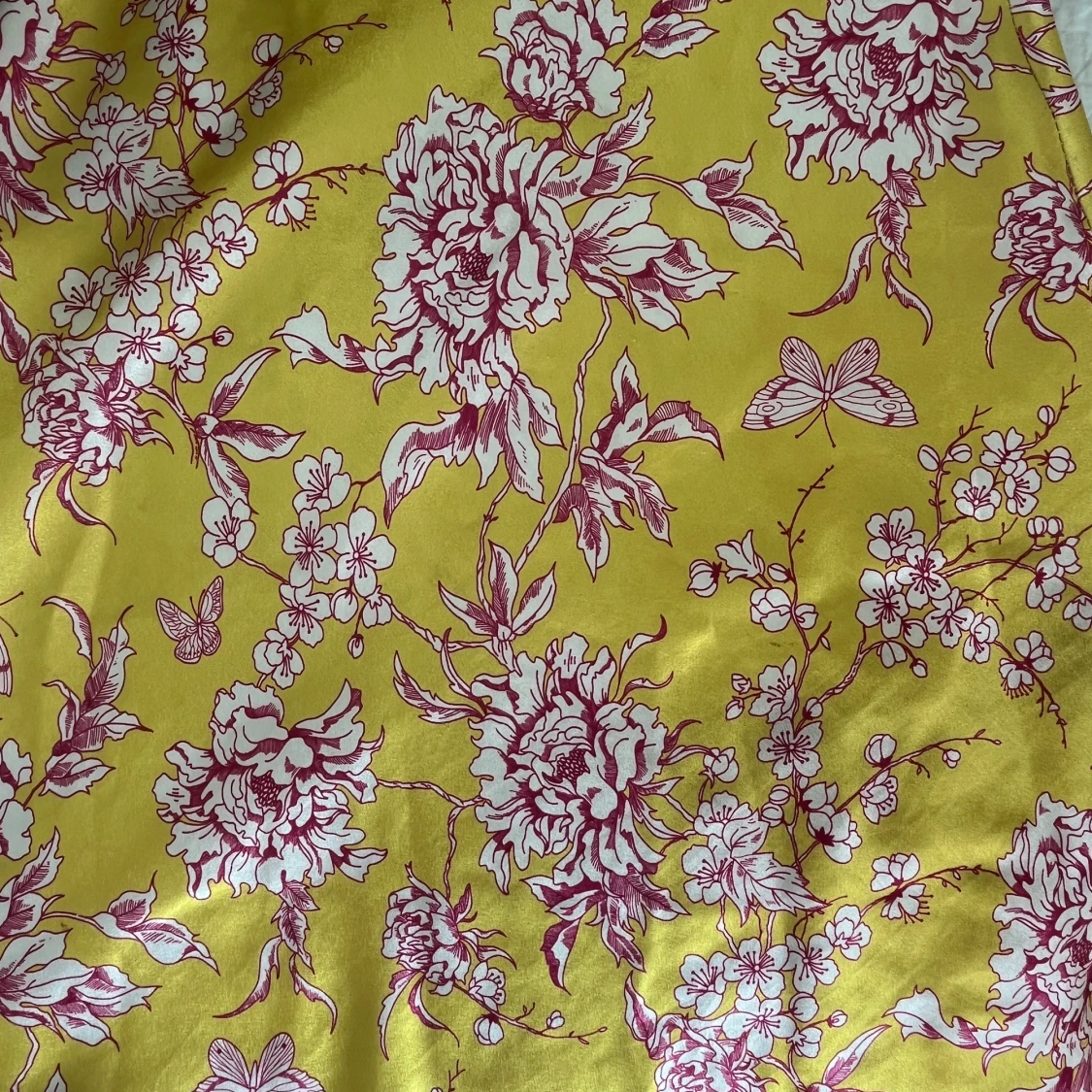 Mönstrad midikjol i satin - 3