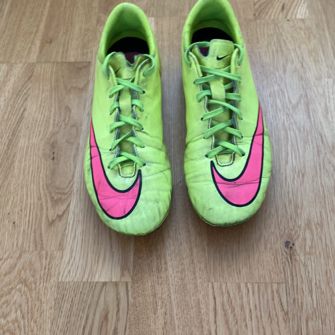 Nike Mercurial fotbollsskor gul/rosa