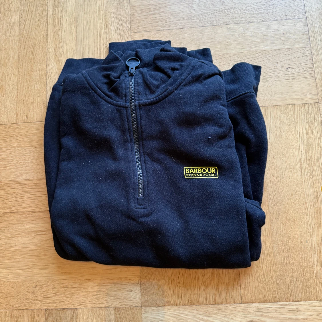 Svart half zip tröja från Barbour