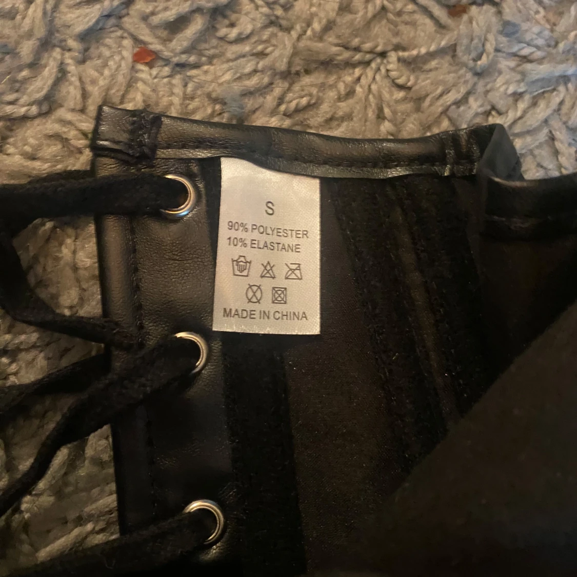 Svart lack korsett - 4