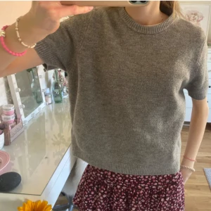 Grå stickad kortärmad tröja - Så fin topp från Zara💖💖 