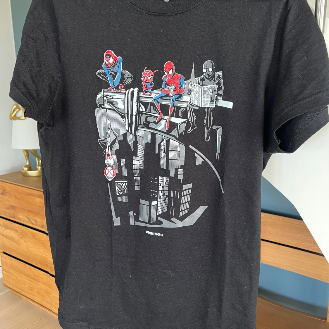 Ny Svart Spiderman t-shirt från Friking S