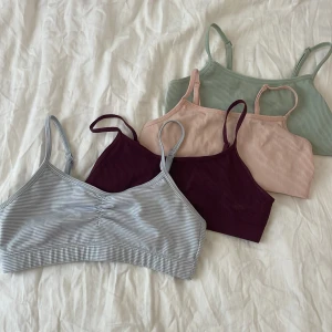 4-pac toppar - 4st olika toppar. Två i stl 134-140 och två i stl 146-152. Från Cubus,Kappahl och Lindex.