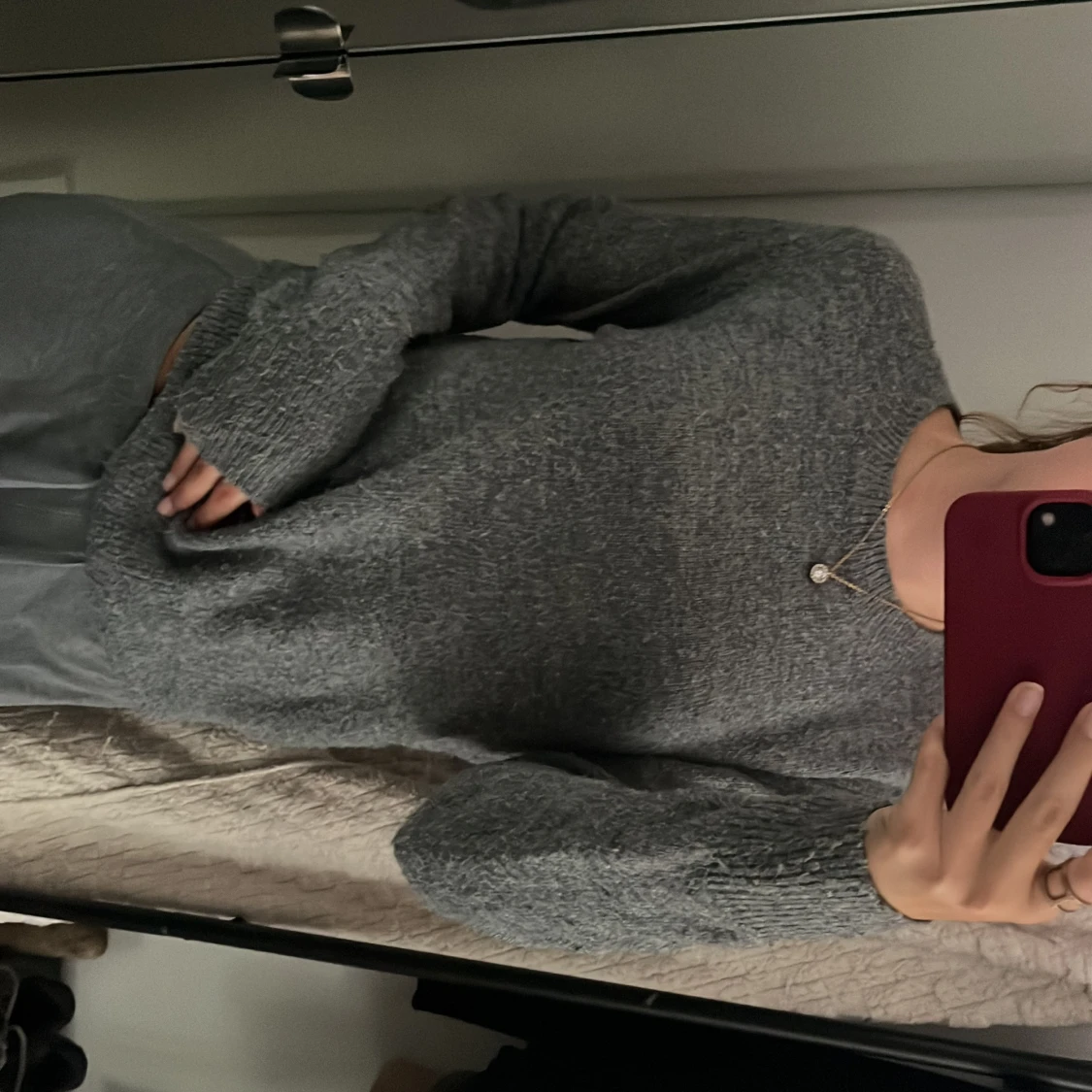 Blå och grå stickade tröjor  - 1