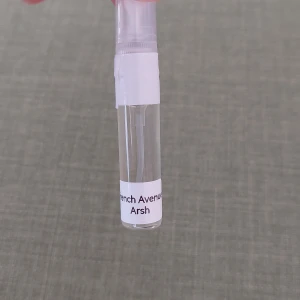 French Avenue Arsh - French Avenue Arsh i 5ML decant av glas med sprayer. Kan ge mängdrabatt om du beställer fler parfymer.