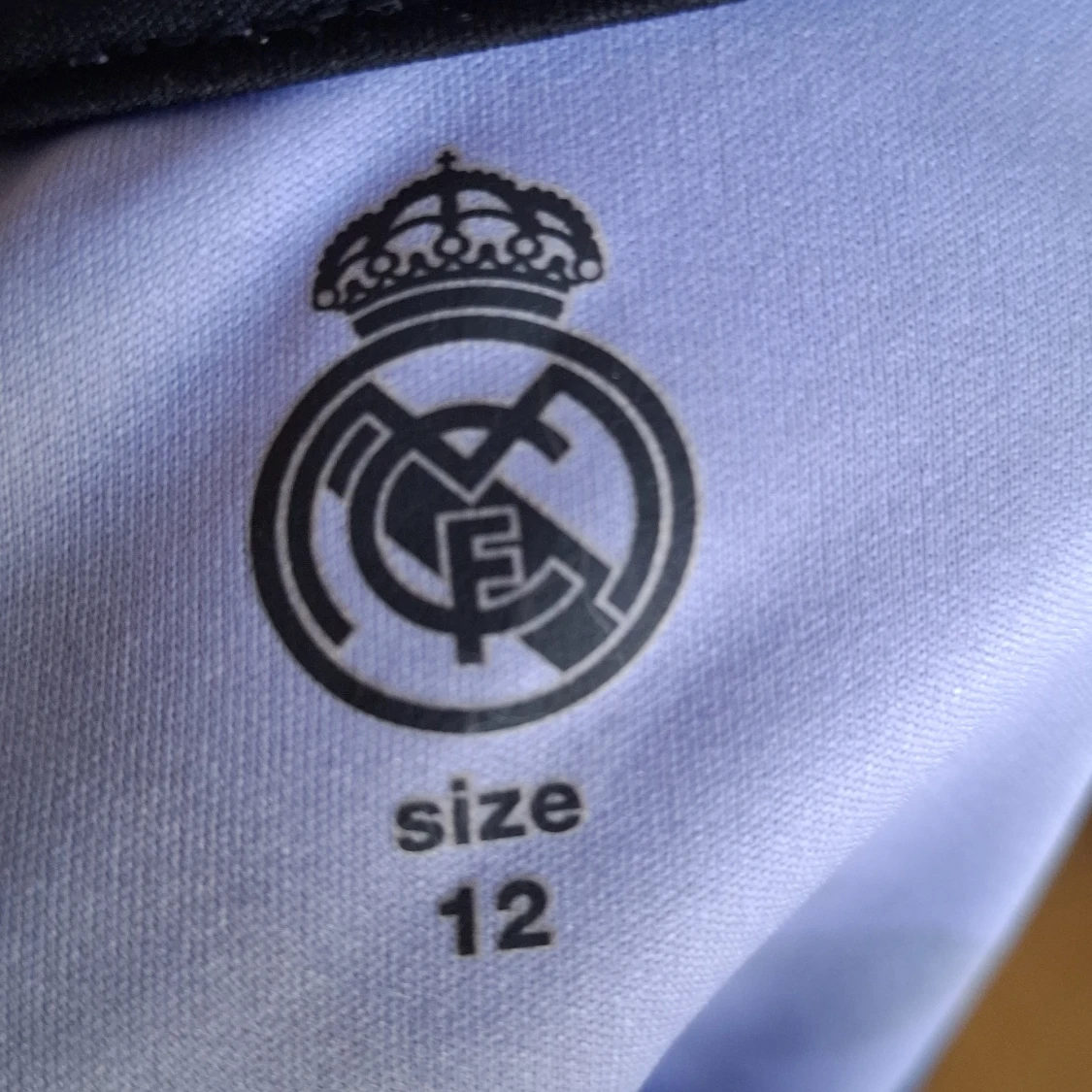 Real Madrid Benzema matchställ strl 12 "145-160" - 2