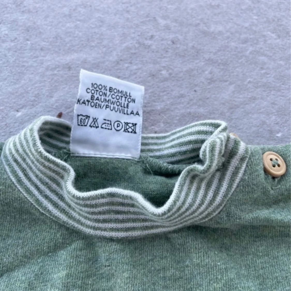 Grön kortärmad bomullströja med brodyr - 2