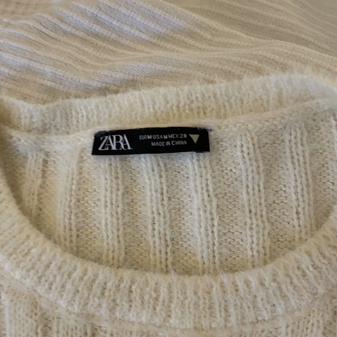 Vit ribbstickad tröja från Zara - 2