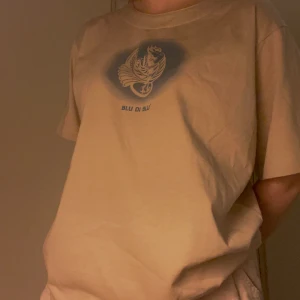 Oversized tshirt - Beige oversized tshirt, ordentligt material, aldrig använd 🩷