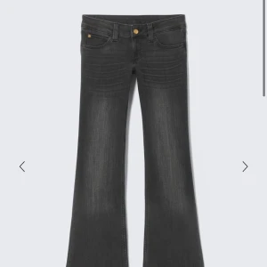Cheap monday jeans💞 - Säljer dom här jeansen från Weekday cheap monday då dom börjar bli för små för mig. Lågmidjade och bootcut, storlek 25/30💞inga defekter💞