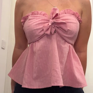 Rosa topp - Helt ny topp från shein som tyvärr inte används 💕💕 ge prisförslag och köp innan 4/8 då jag åker på semester!! 