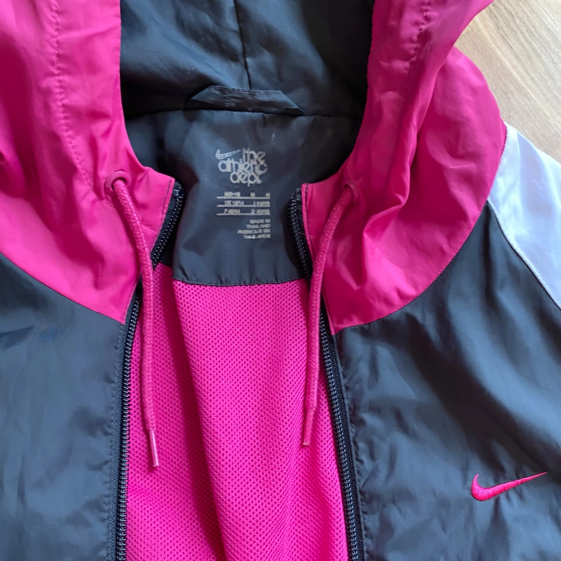 Nike rosa och svart vindjacka med huva - 1