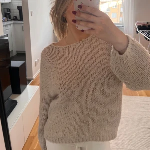 tröja - så fin ljusgrå/beige stickad tröja från Only i bra skick🤎