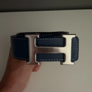 Hermes bälte  - Hermes bälte - 1:1 kopia - Storlek: 100cm - Mycket bra skick (liten defekt vid ett av hålen men funkar felfritt) - Mitt pris: 249kr - hör av dig vid funderingar 💫