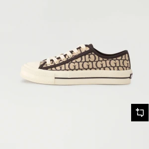 Guess skor - Säljer mina såå fina guess skor!! Dom är helt i nyskick😊💕