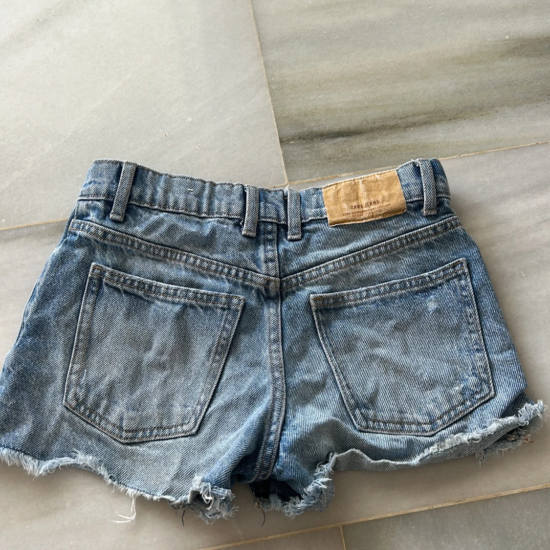 Blå jeansshorts från Zara
