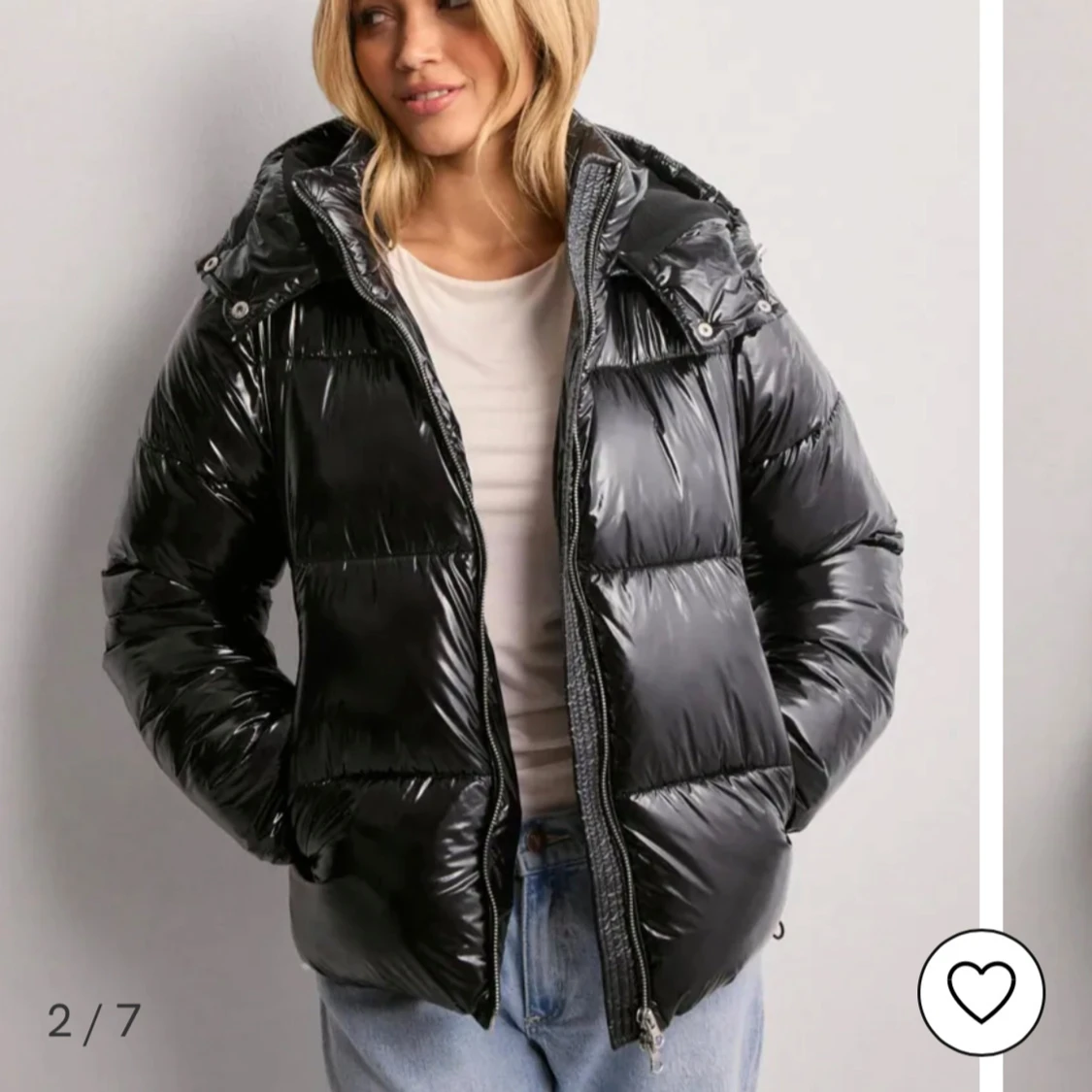 Svart glansig pufferjacka - 2