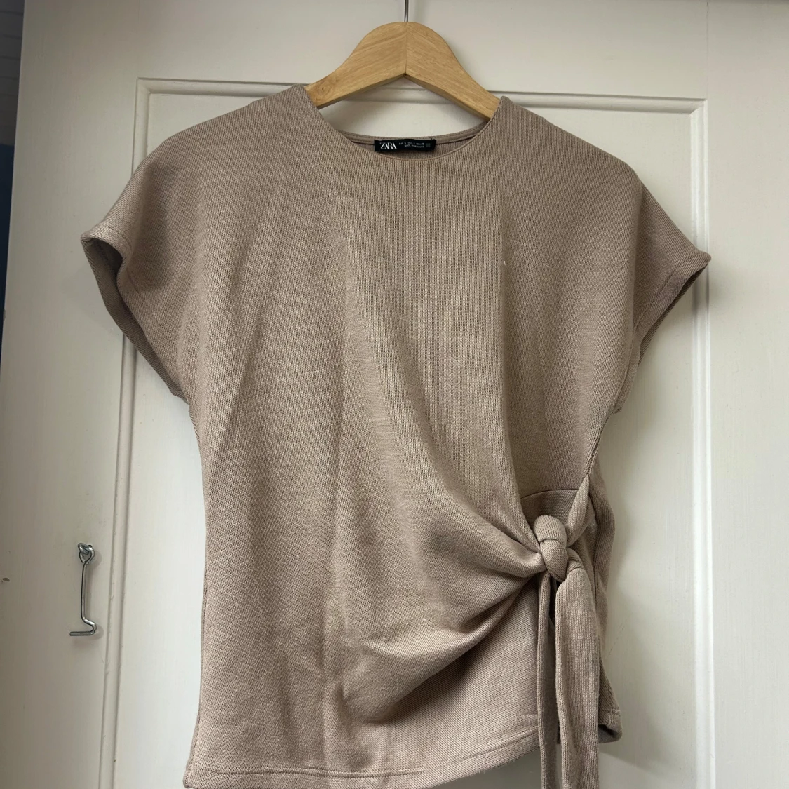 Beige topp från Zara - 1