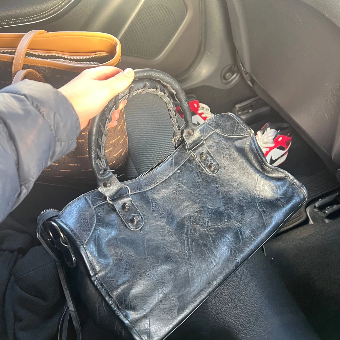 Svart handväska  - 1