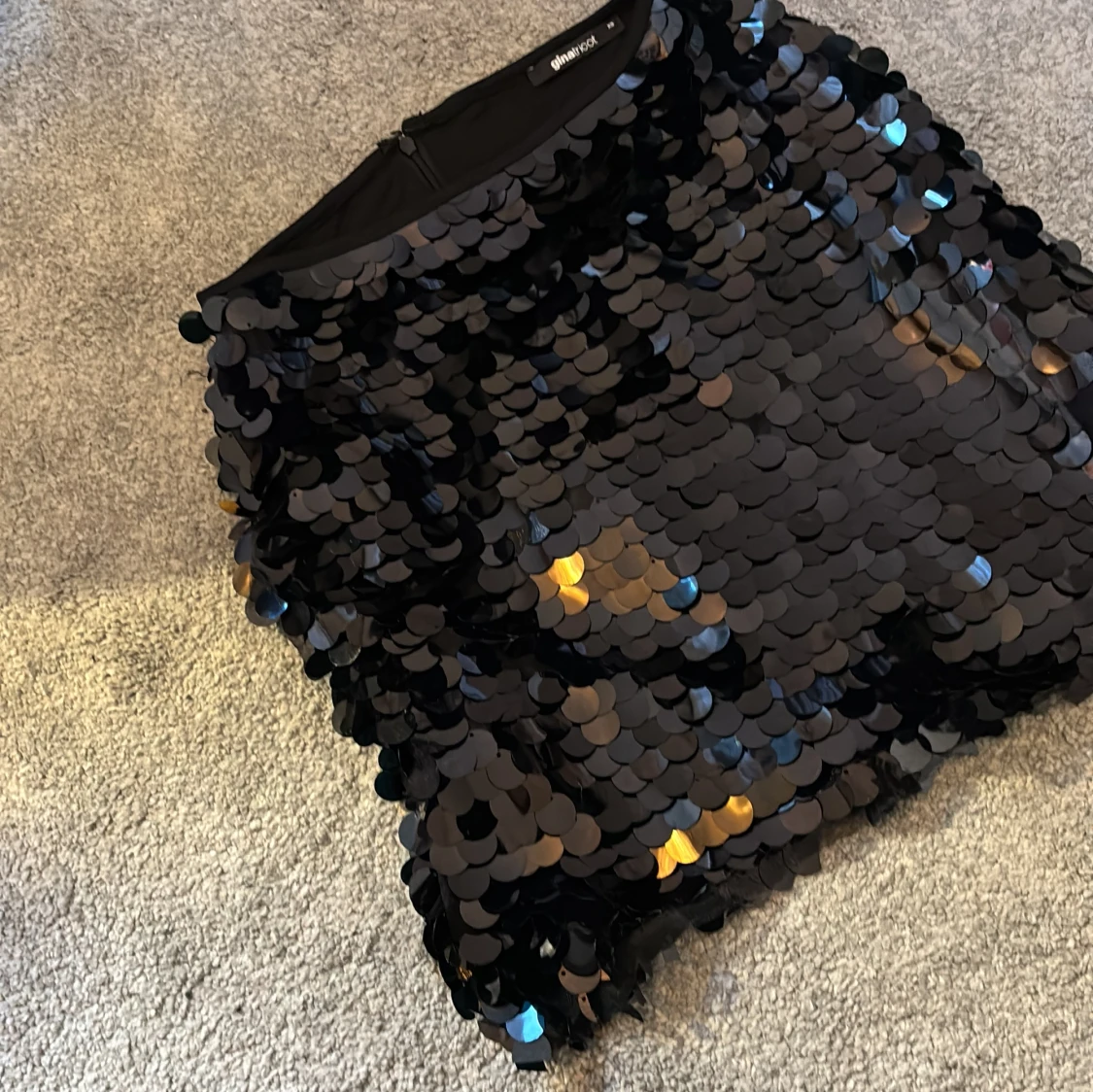 Svart paljettkjol från Gina Tricot - 3