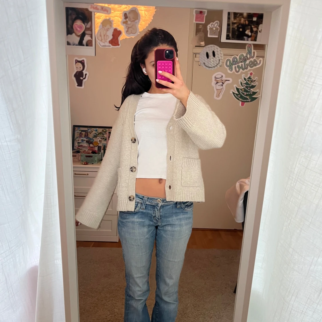 Beige stickad kofta med knappar