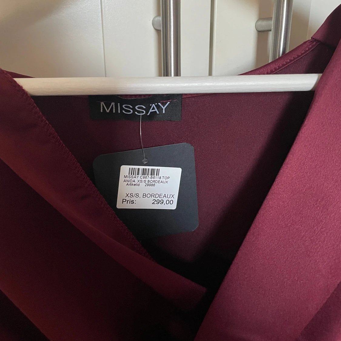 Vinröd satin topp  - 1