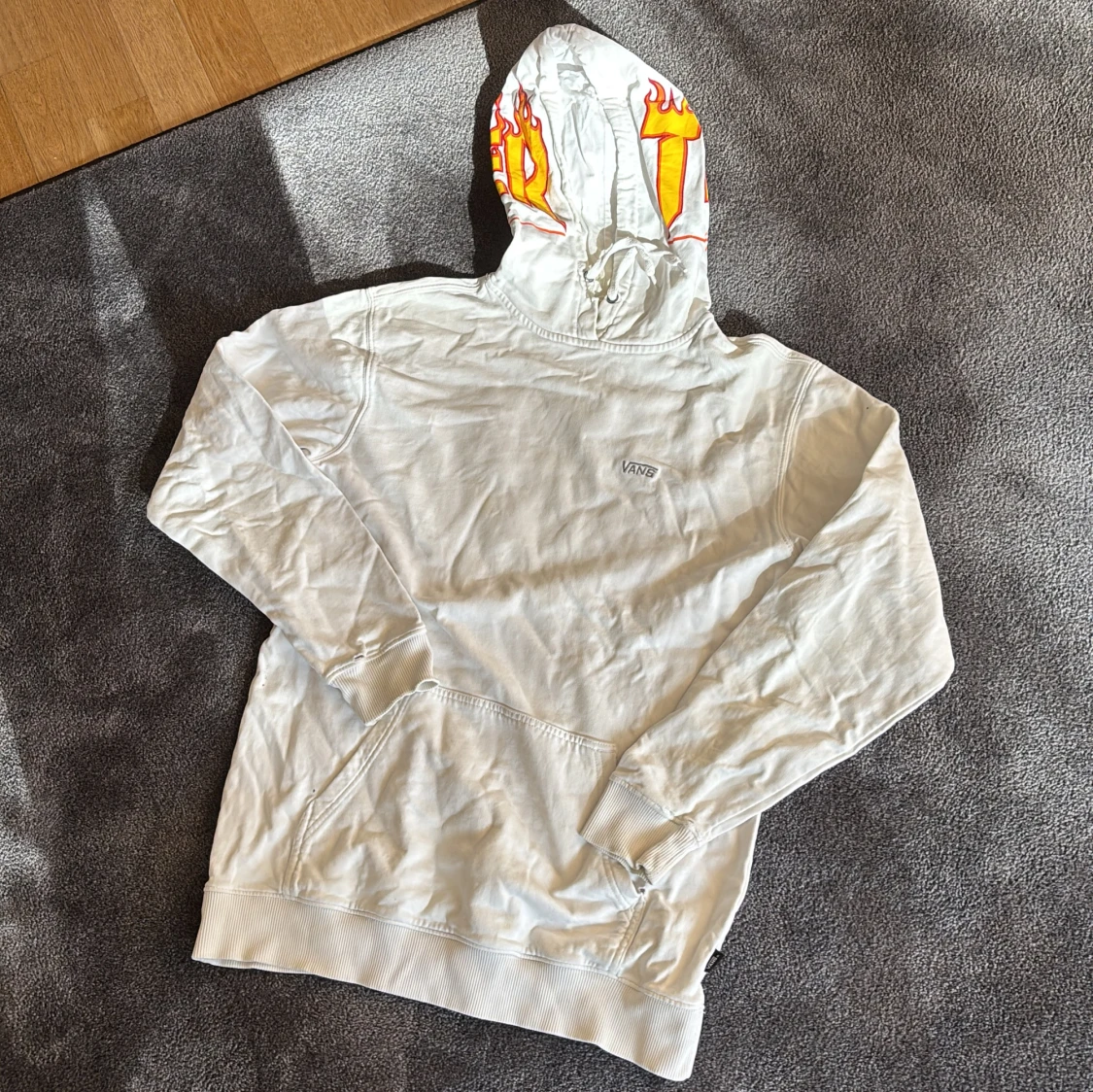 Vit hoodie från Vans x Thrasher