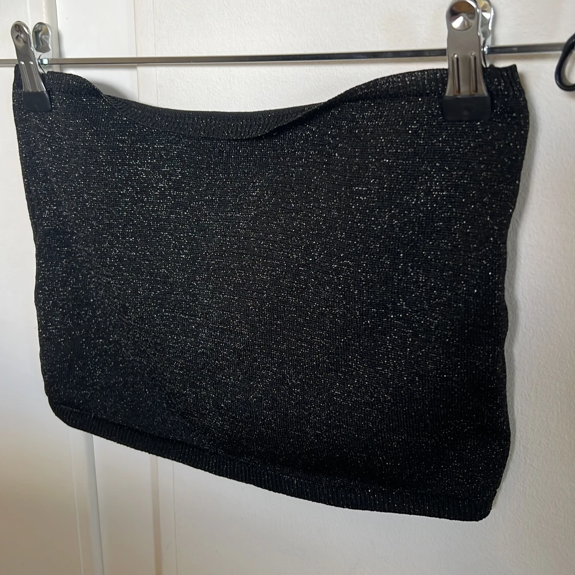Svart glittrig tubtopp - 1