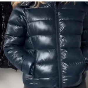 Snygg jacka - Säljer en snygg höst/vinter/vår jacka. 