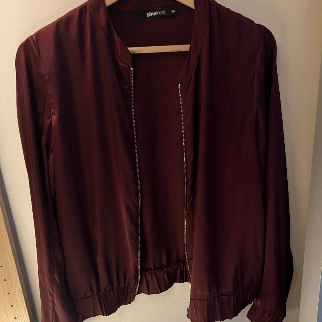 Vinröd bomberjacka  - 1