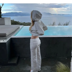 Komstymlinnebyxor från alobha label  - Skitsnygga linnebyxor som aldrig är använda. Är dock köpta som en present och är därav både uppsydda till min längd (163) samt tvättade en gång. Tyvärr passade det inte mig då det sitter mer som S än XS. Skicka om ni har några frågor!!❤️🫶🏻