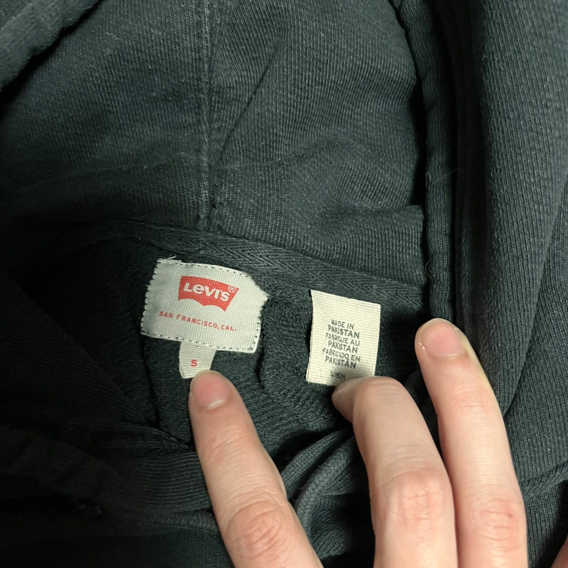 Svart hoodie från Levi's med kamouflagemönster - 2