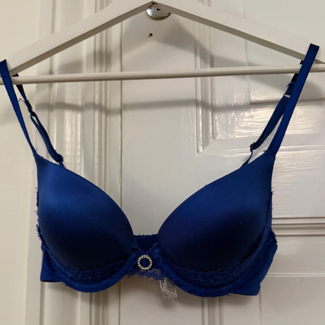 Blå bh med spetsdetaljer