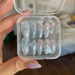 Korean press-on nails - Finns i storlekar S-L, sticky tabs ingår <3