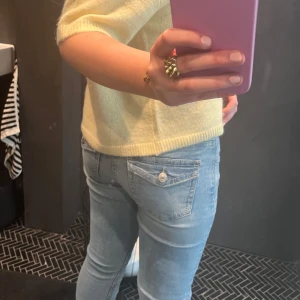 Ljusblå lågmidjade bootcut jeans  - Jätte snygga och sköna perfekta inför våren 🩷