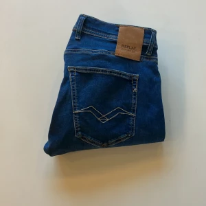 Replay Grover  - Skit feta replay jeans som är i toppenskick. Nypris 2000 vårat pris 299 som är väldigt bra🙌🏻