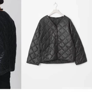 Svart quiltad jacka från Gina Tricot - Snygg svart quiltad jacka från Gina Tricot. Säljer då jag hade velat ha en mindre storlek men den är tyvärr slutsåld, aldrig använd med lappen kvar 