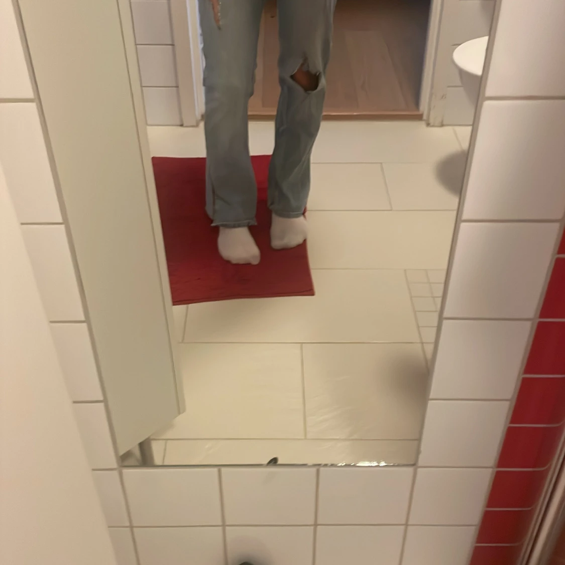 Blå jeans med slitningar - 3