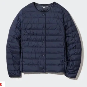 Jacka - Jättefin jacka från uniqlo, skriv ifall ni vill jag skickar egna bilder!!  Väldigt bra skick💓💓