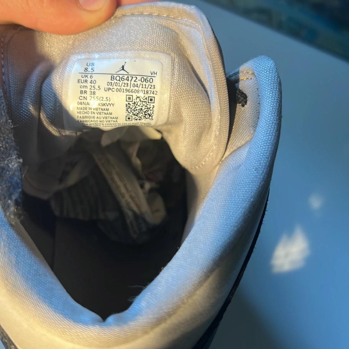 Nike Air Jordans med röd swoosh - 4