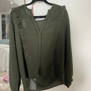 Mörkgrön zara blus - Supersöt aldrig använd