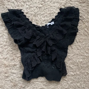 Svart topp - Jättefin svart topp från zara, använd få gånger💗