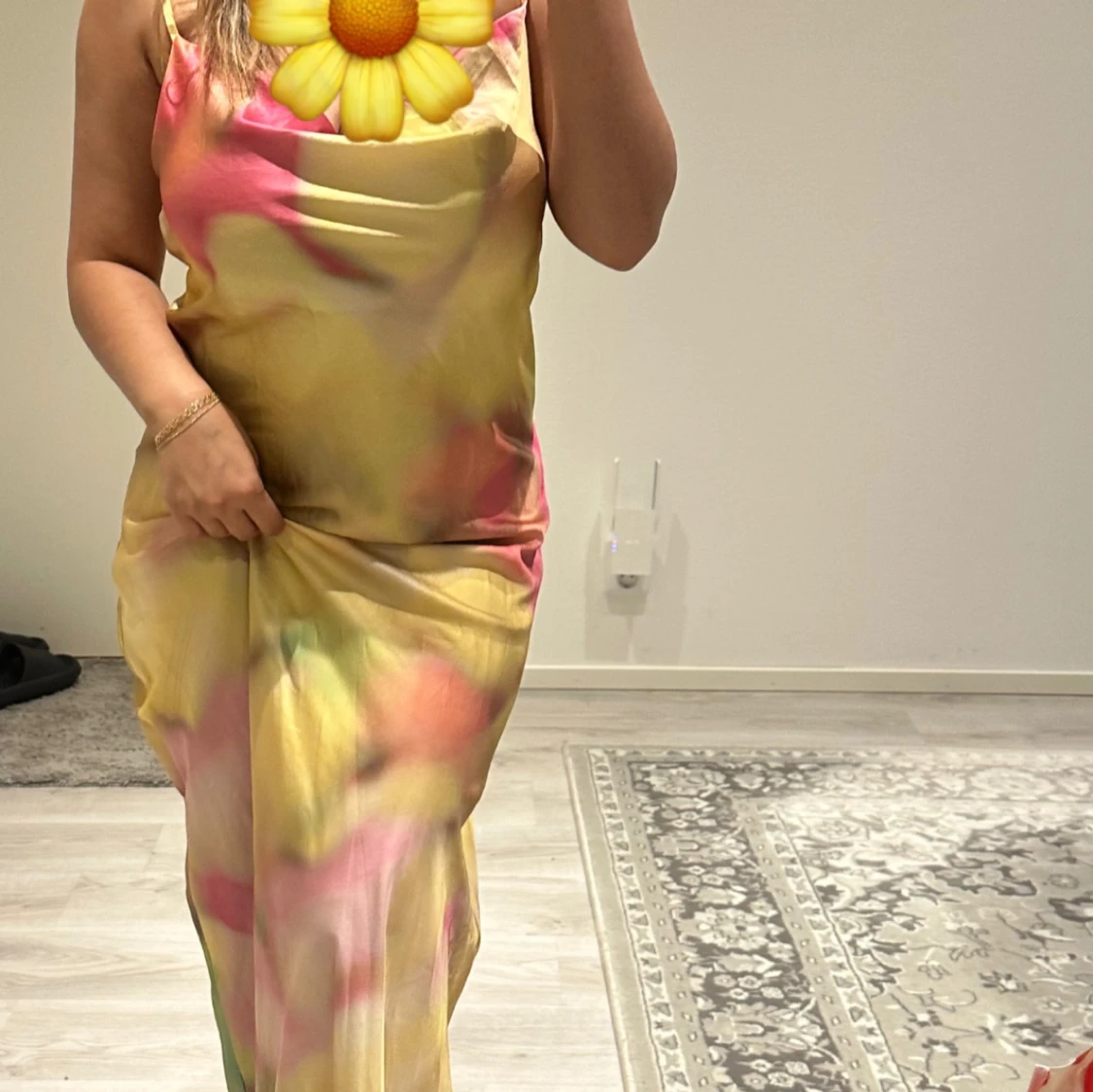 Färgglad långklänning i satin