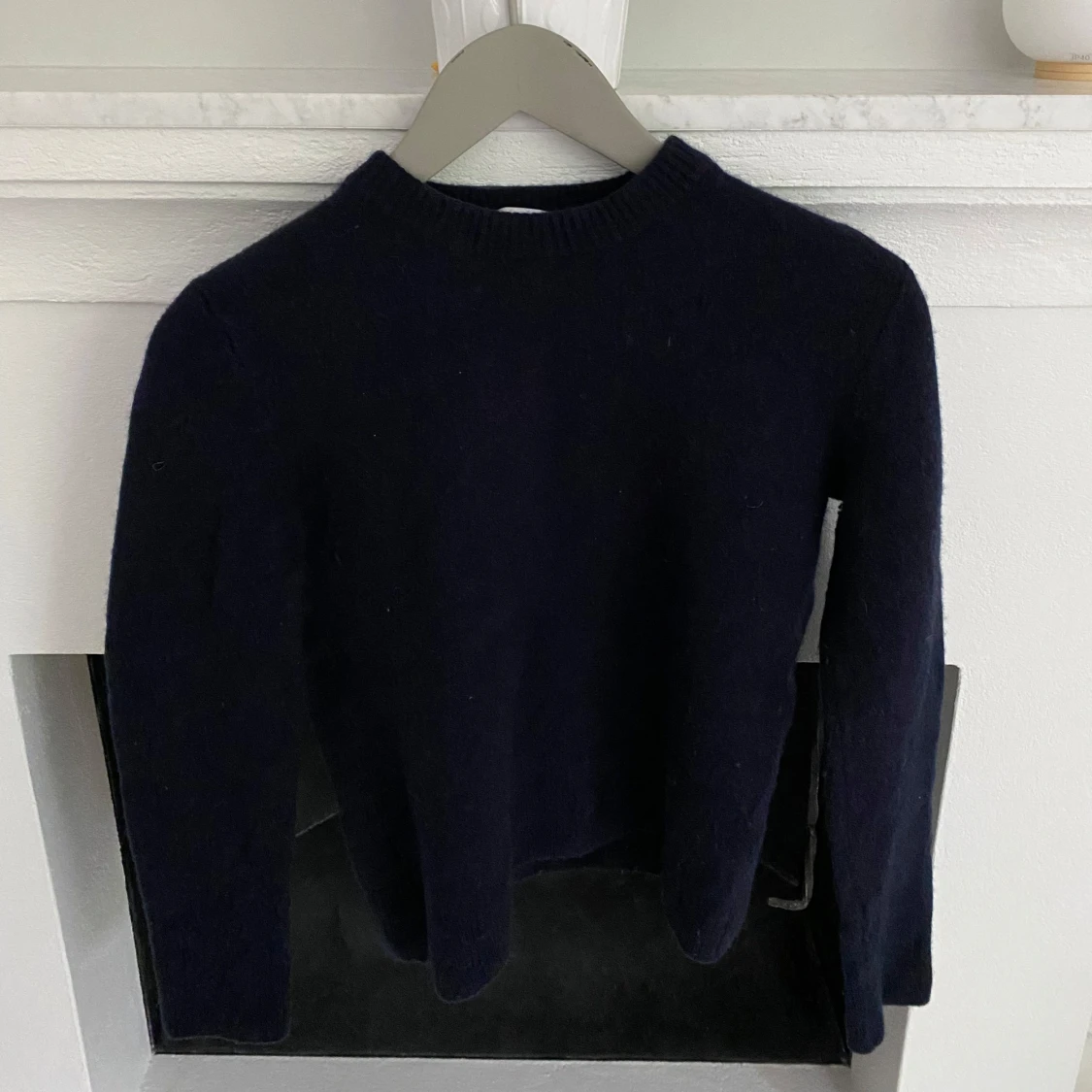 Mörkblå stickad tröja - 2