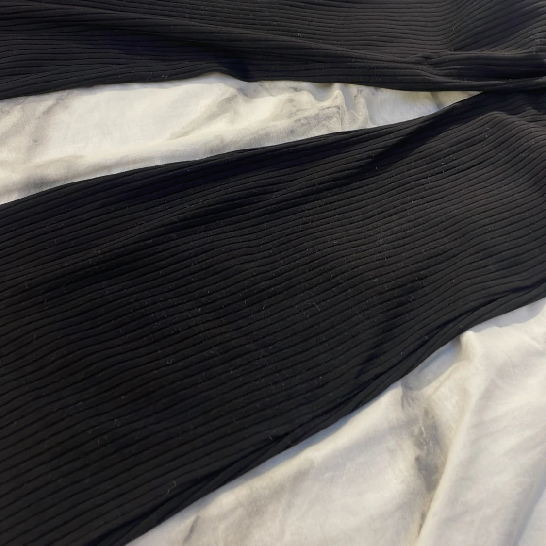 Svarta ribbade byxor från H&M - 3