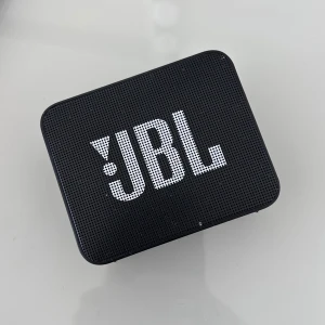 Jbl högtalare  - Praktisk liten jbl högtalare som är smidig att ta med sig överallt 🤩