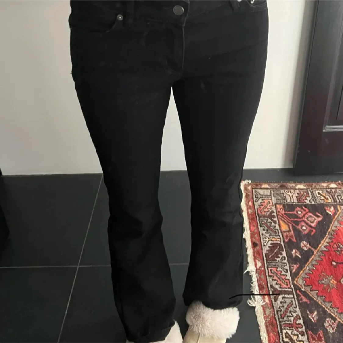 Svarta bootcut jeans från Junkyard