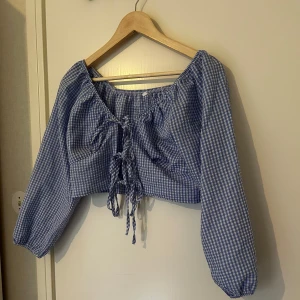  cropp topp - Jätte fin söt topp man kan ha till jeans eller jeans shorts