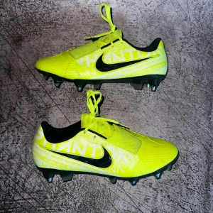 Nike Phantom Venom elite sg - Size 40, 9.5 condition, as good as new!