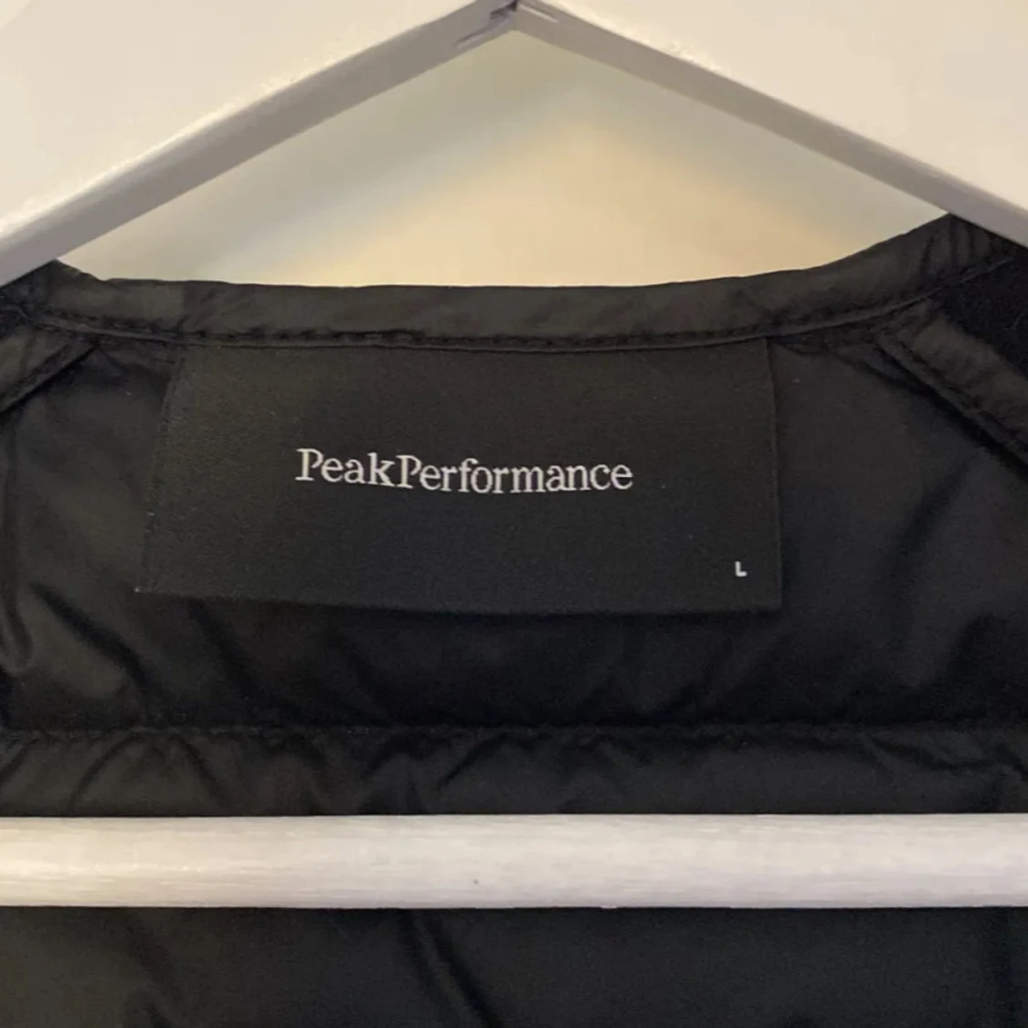 Svart hybridjacka från Peak Performance - 2